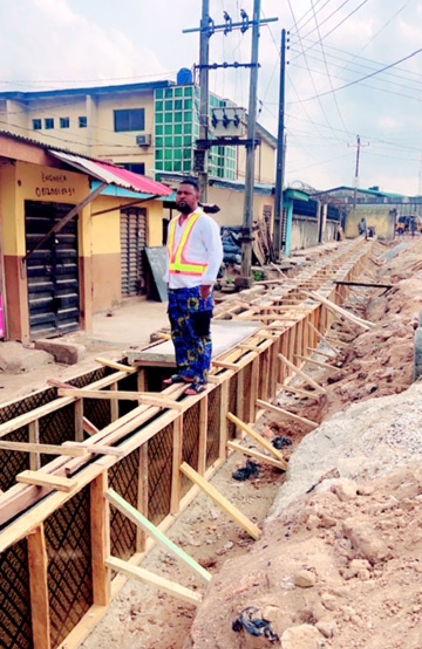 Formwork and drainage construction